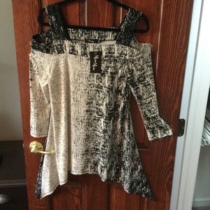 Cold shoulder tunic top